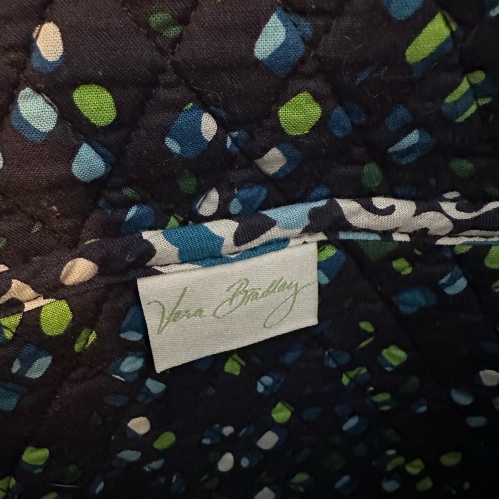Vera Bradley Stylish Large Weekend Zippered Tote Bag - Picture 5 of 7